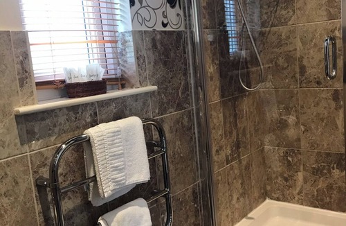 South Cerney Cabin | Lake’s End Lodge.