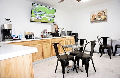 Warsaw Hotel | Lakes Inn