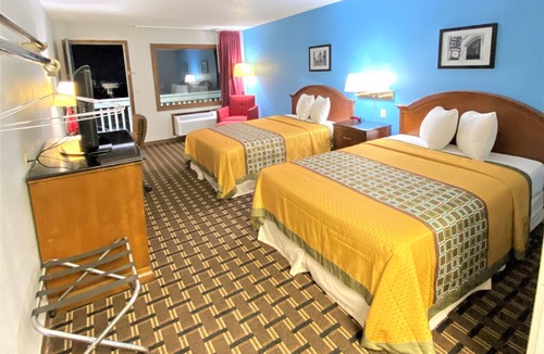 Warsaw Hotel | Lakes Inn