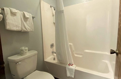 Warsaw Hotel | Lakes Inn