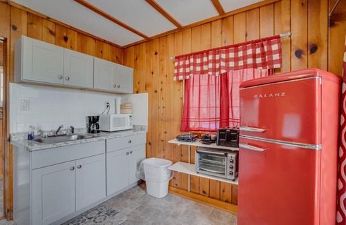 Lake Ozark Apartment | Lakeshore Cabin 5 on the Lake