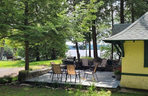 Lake George Cottage | Lakeshore Cottage on Private Estate