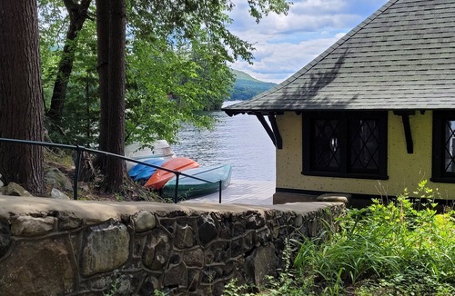 Lake George Cottage | Lakeshore Cottage on Private Estate