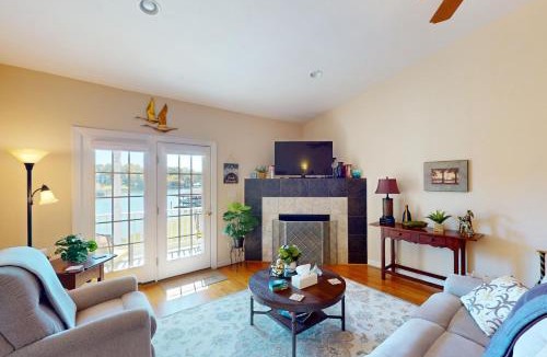 Huddleston House | Lakeshore Glenn