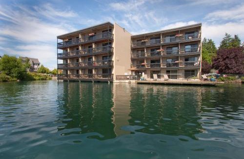 Lakewood Hotel | Lakeshore Inn