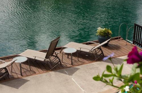 Lakewood Hotel | Lakeshore Inn