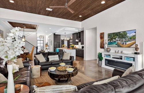 Kingsland House | Lakeshore Landing | Concierge Services