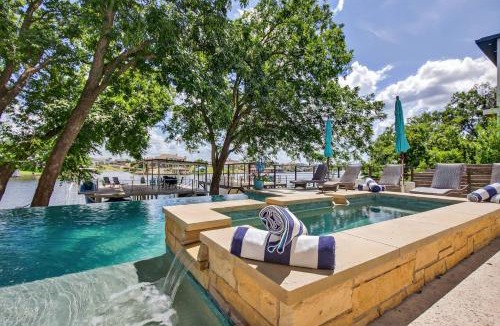 Kingsland House | Lakeshore Landing with Concierge Services