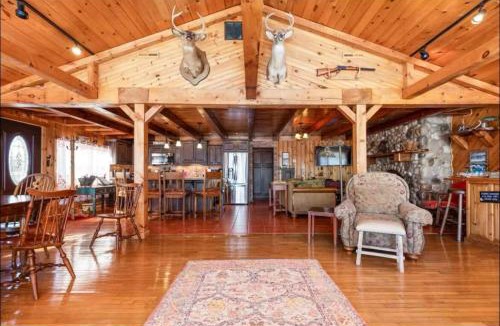 Blossvale House | Lakeshore lodge