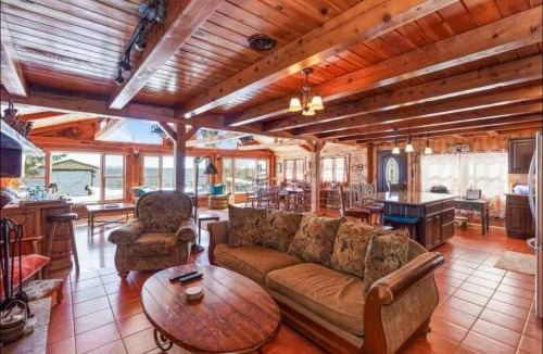 Blossvale House | Lakeshore lodge