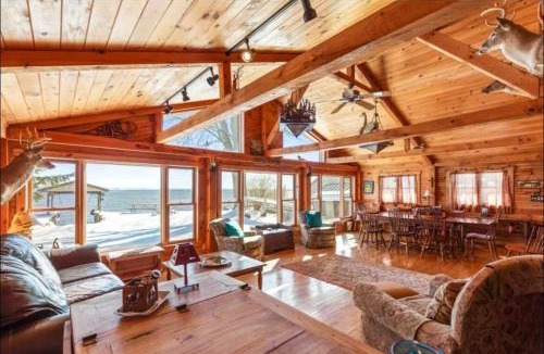 Blossvale House | Lakeshore lodge