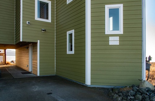 Homer Condo | Lakeshore Lodging Ocean Front Lodges