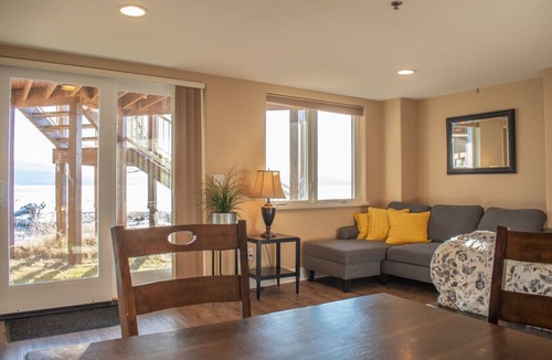 Homer Condo | Lakeshore Lodging Ocean Front Lodges