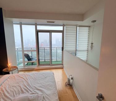 Humber Bay Apartment | Lakeshore Loft with waterviews 10 mins to BMO field