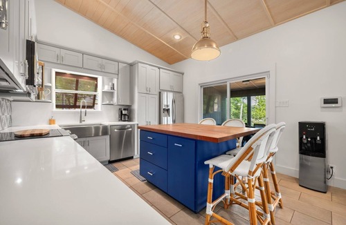 Spicewood House | Lakeshore Oasis-Private Dock-2 Homes in 1!