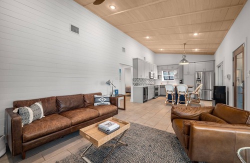 Spicewood House | Lakeshore Oasis-Private Dock-2 Homes in 1!