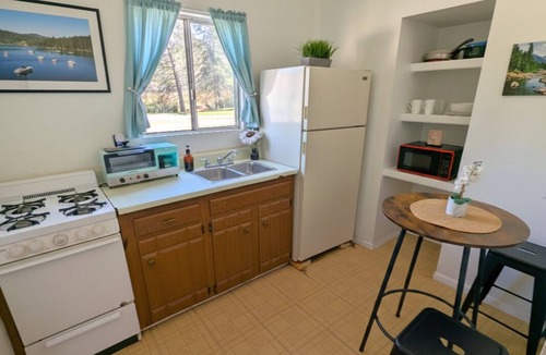 Lakehead-Lakeshore Cabin | Lakeshore Resort