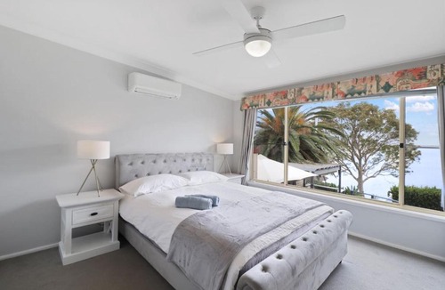 Toukley House | Lakeshore Retreat