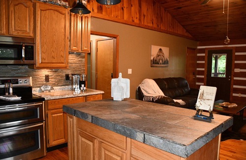 Abingdon Cabin | Lakeshore Retreat