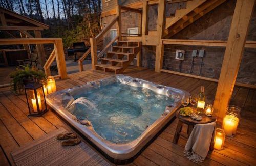 Lynn House | Lakeshore Retreat with Lake Lanier views & hot tub