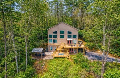 Lynn House | Lakeshore Retreat with Lake Lanier views & hot tub