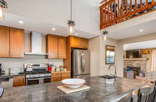 Malletts Bay Condo | Lakeshore Vermont LLC