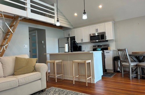 Hamilton House | Lakeshore Villa