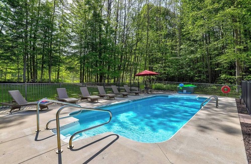 Fennville House | Lakeshore Woods Escape