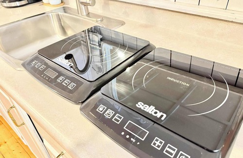 Saint-Brigitte-de-Laval Apartment | Lakeside Getaway #1 Spa Sauna Firepit