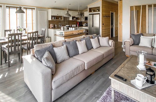 Woodhall Spa Ski Chalet | Lakeside 14 Casa Pet Friendly