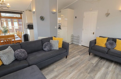 Warton Cottage | LAKESIDE 18, pet friendly, with a garden in Carnforth