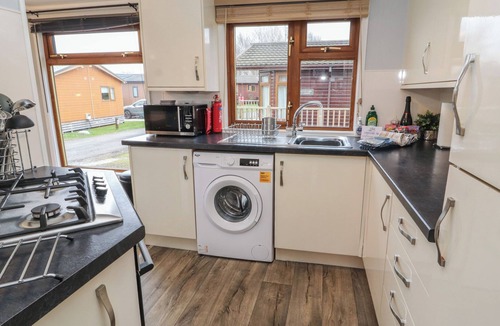 Warton Cottage | LAKESIDE 18, pet friendly, with a garden in Carnforth