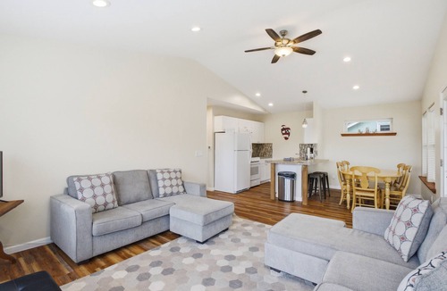 Town of Richmond Apartment | Lakeside 2 bdrm Apartment steps from lake. Private Beach and Park