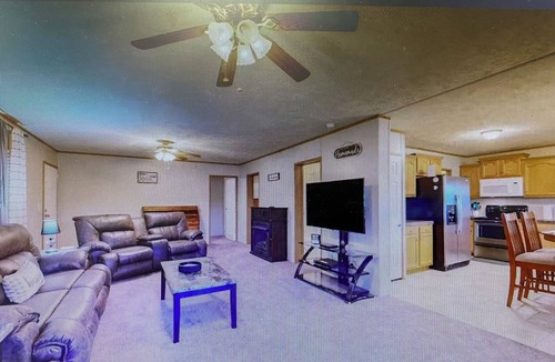 Delta House | Lakeside 2-bedroom house in adorable Delta with cool AC and charm