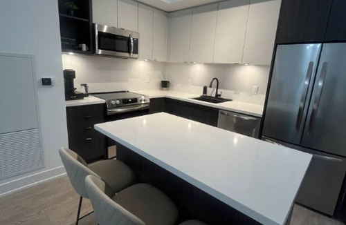 Innisfil Condo | Lakeside 2 BR New Condo at Friday Harbour | 1hr from GTA