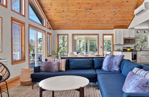 Becket House | Lakeside 3-BR Berkshires Residence