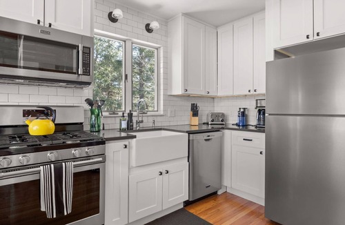 Becket House | Lakeside 3-BR Berkshires Residence