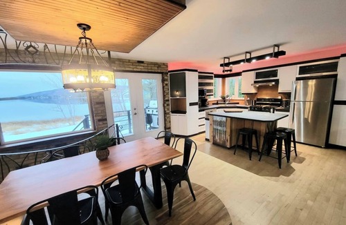 Hebertville Ski Chalet | *Lakeside* 3BR - Kayak, Spa, FP, Billiards, AC