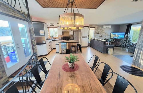 Hebertville Ski Chalet | *Lakeside* 3BR - Kayak, Spa, FP, Billiards, AC