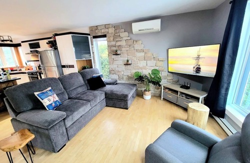 Hebertville Ski Chalet | *Lakeside* 3BR - Kayak, Spa, FP, Billiards, AC