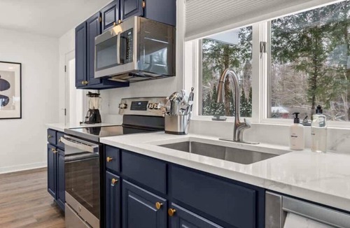 Becket House | Lakeside 5-BR Home in Idyllic Berkshires