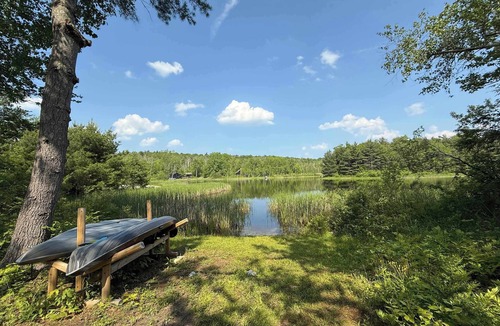 Becket House | Lakeside 5-BR Home in Idyllic Berkshires