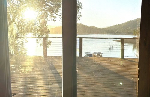 Taylor Bay House | Lakeside Abode at Taylor Bay | Lake Eildon