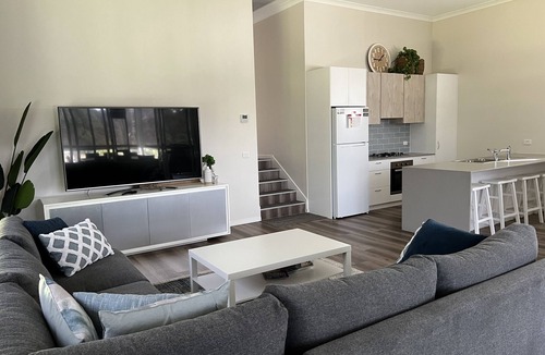 Coongulla House | LAKESIDE AT COONGULLA