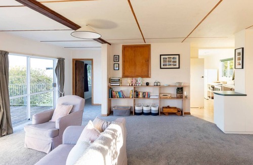 Kuratau House | Lakeside Bach with Breathtaking Views