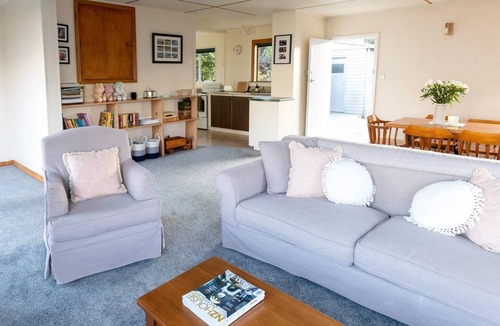 Kuratau House | Lakeside Bach with Breathtaking Views