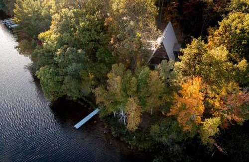 Oakwood House | Lakeside Barn Retreat at Lake Noire