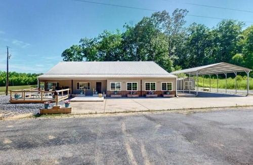 Buchanan House | Lakeside Barndominium in Charming Buchanan