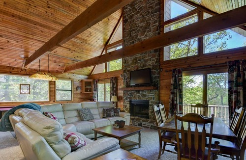 Golden House | Lakeside Beautiful Cabin with Loft & Balls