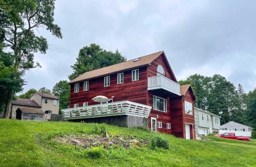 Lanesborough House | Lakeside Berkshires Home Near Hiking and Skiing!